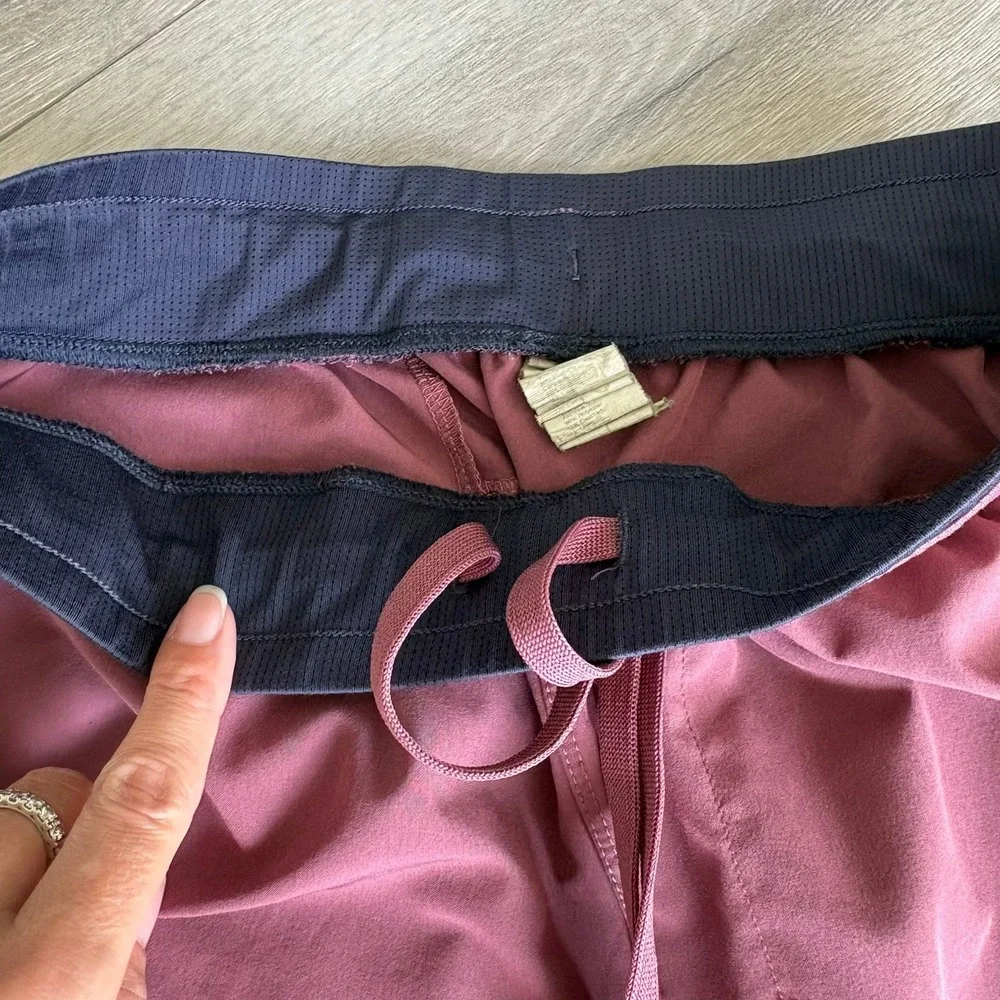 Fabletics The One Jogger Mushroom Mauve Purple Athletic Pants Mens Medium